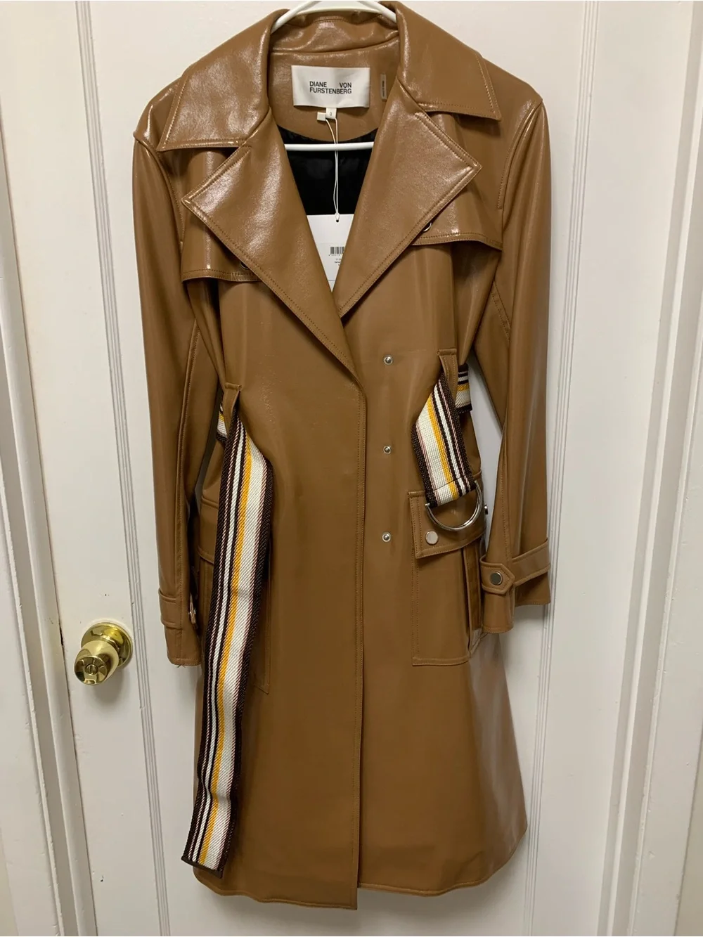 Diane Von Furstenberg Women's Tan Faux-Leather Trench Coat w/Striped Belt Sz. 0 - Picture 3 of 10